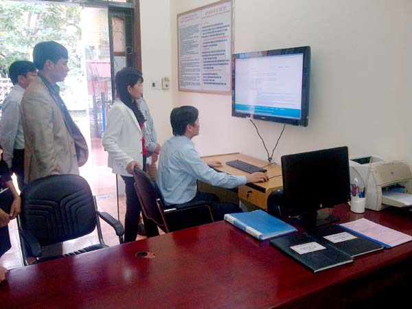 Bộ phận giao dịch “một cửa” Sở Tài chính thường xuyên cập nhật thông tin, giúp việc tra cứu của tổ chức, cá nhân được thuận lợi.	