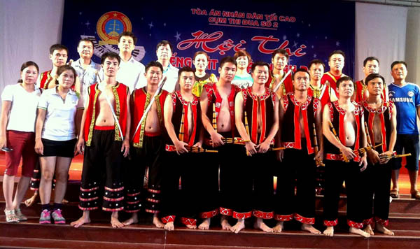 Đội Văn nghệ TAND tỉnh.