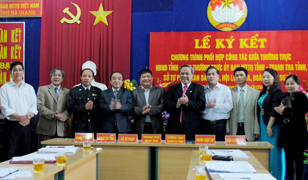 Lãnh đạo các cơ quan, đơn vị là thành viên của Chương trình phối hợp công tác ký kết văn bản ghi nhớ 