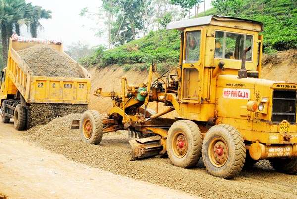 Gói thầu thi công đường Vĩnh Tuy - Yên Bình do Công ty TNHH Hiệp Phú đảm nhiệm đã đạt 70% khối lượng.