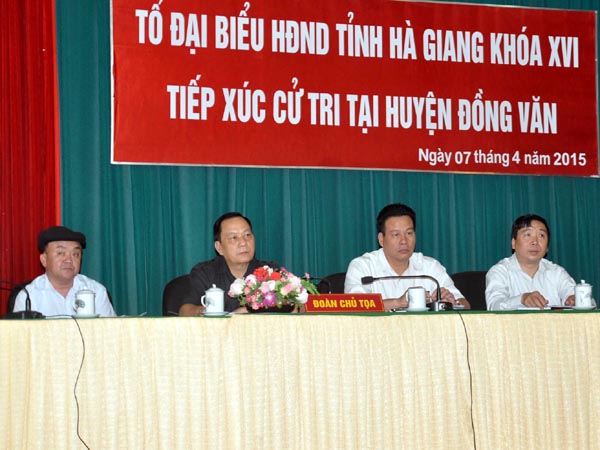 Tổ đại biểu HĐND tỉnh khóa XVI ứng cử tại huyện Đồng Văn tiếp xúc cử tri tại Đồng Văn.