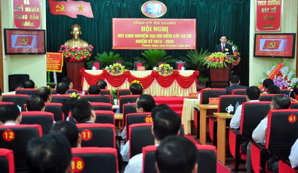 Bí thư Tỉnh ủy Triệu Tài Vinh phát biểu kết luận tại hội nghị