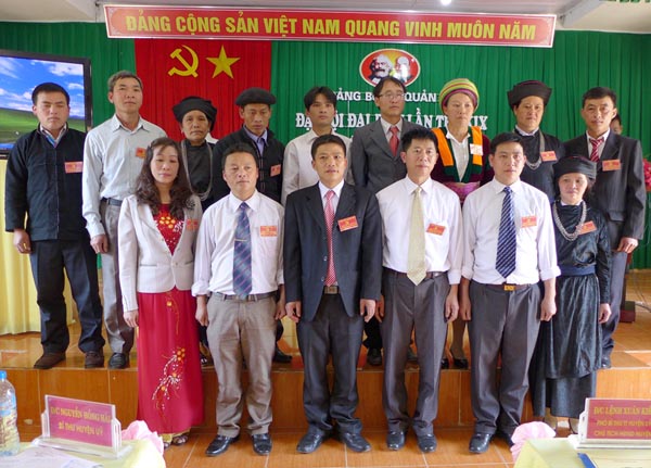 BCH Đảng bộ xã Quản Bạ khóa XIX, nhiệm kỳ 2015 - 2020 ra mắt Đại hội.