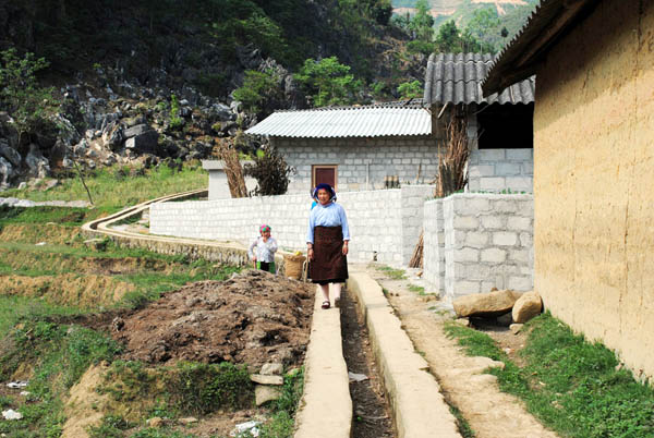 Nhiều gia đình ở xã Ma Lé (Đồng Văn) đã có nhà vệ sinh sạch sẽ.