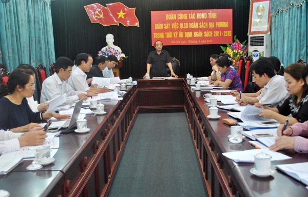 Phó Bí thư Thường trực Tỉnh ủy, Chủ tịch HĐND tỉnh Vương Mí Vàng phát biểu kết luận tại buổi giám sát.