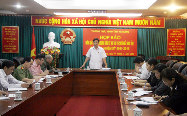 Ông Nguyễn Khánh Lâm thông báo nội dung, chương trình kỳ họp.