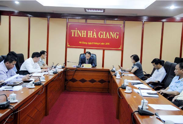 Phó Chủ tịch UBND tỉnh Trần Đức Qúy chủ trì Hội nghị tại điểm cầu Hà Giang.