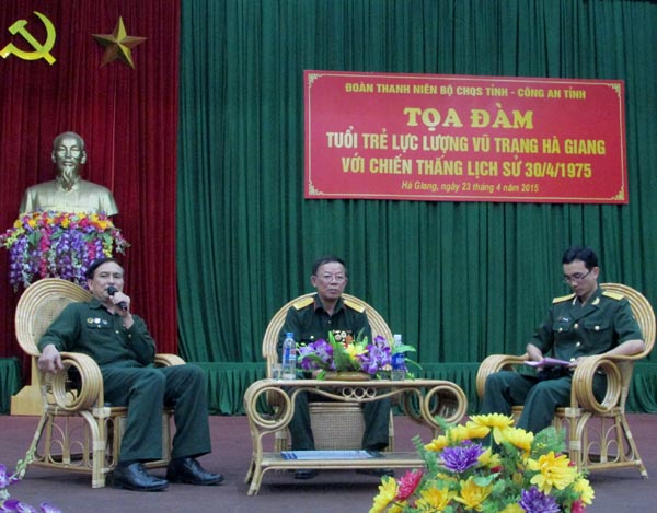 Các khách mời giao lưu tại buổi tọa đàm.