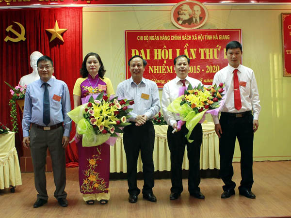 Ban chi ủy Ngân hàng CSXH nhiệm kỳ 2015 – 2020 ra mắt Đại hội