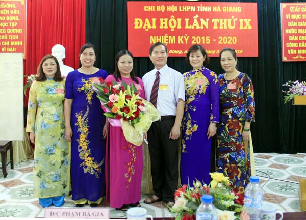 Ban Chỉ ủy Chi bộ Hội LHPN tỉnh khóa IX, nhiệm kỳ 2015 – 2020 ra mắt đại hội.