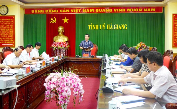 Bí thư Tỉnh ủy Triệu Tài Vinh phát biểu tại buổi làm việc với BTV Thành ủy Thành phố Hà Giang.