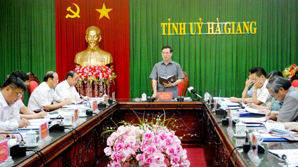 Bí thư Tỉnh ủy Triệu Tài Vinh phát biểu tại buổi duyệt Dự thảo Báo cáo Chính trị Đại hội đại biểu Đảng bộ huyện Mèo Vạc.
