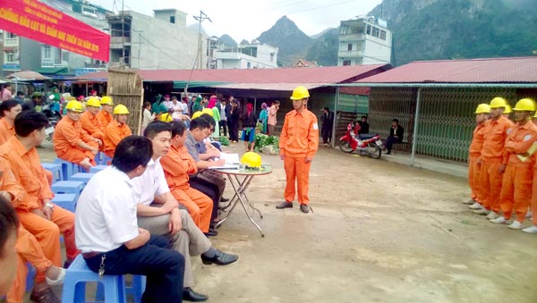 Công ty Điện lực Hà Giang diễn tập phòng, chống lụt bão - giảm nhẹ thiên tai tại huyện Đồng Văn.