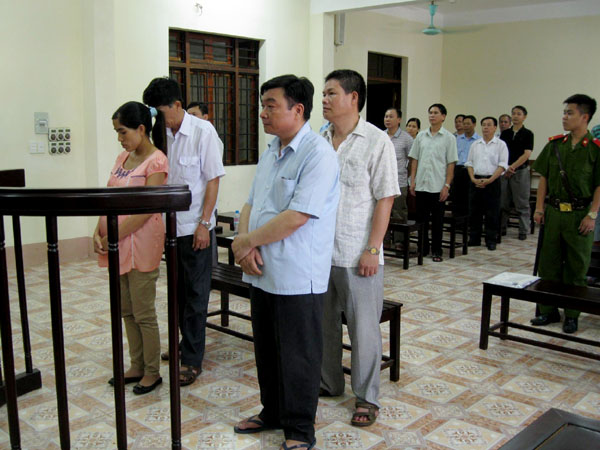 4 bị can trước vành móng ngựa