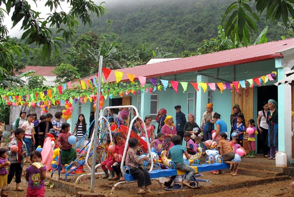 Đông đảo bà con nhân dân