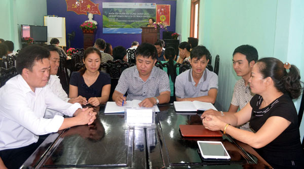 Các học viên tham gia thảo luận nhóm, liên quan đến nội dung xây dựng chính sách, quy hoạch DL CTN.