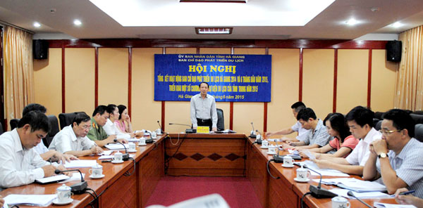 Đồng chí Trần Đức Quý, Phó Chủ tịch UBND tỉnh phát biểu chỉ đạo hội nghị.