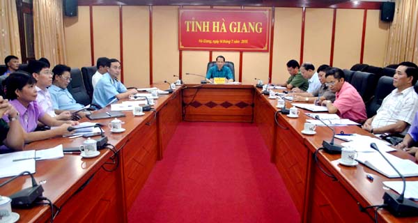 Phó Chủ tịch UBND tỉnh Trần Đức Quý chủ trì hội nghị tại điểm cầu tỉnh Hà Giang.