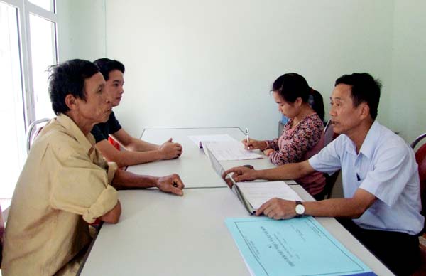 Tiếp công dân tại Trụ sở tiếp công dân của huyện Bắc Quang.