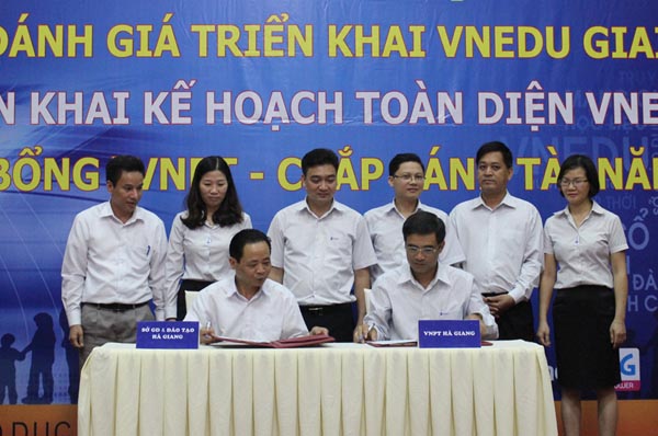 Đại diện VNPT và Sở GD&ĐT ký cam kết tiếp tục triển khai hệ thống vnEdu.