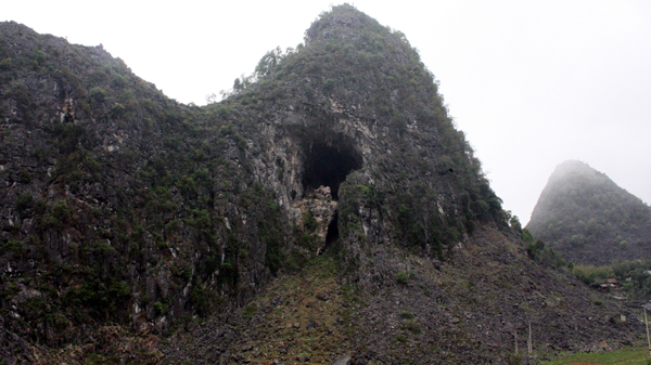 Hang Khố Mỷ rêu phong thời gian.