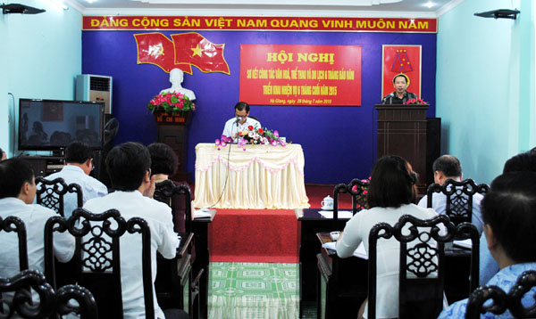 Đồng chí Trần Đức Quý, Phó Chủ tịch UBND tỉnh phát biểu chỉ đạo hội nghị.