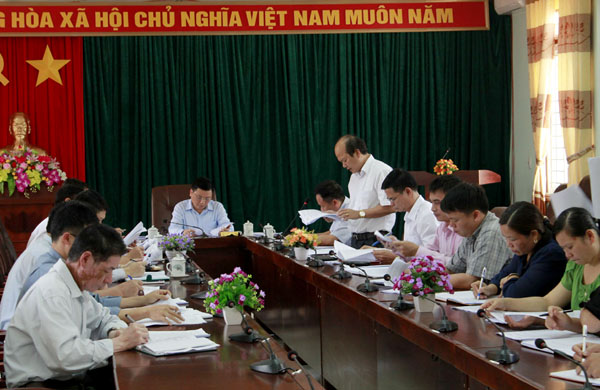 Lãnh đạo huyện Đồng Văn giải trình, kiến nghị và trao đổi những khó khăn vướng mắc với Đoàn công tác