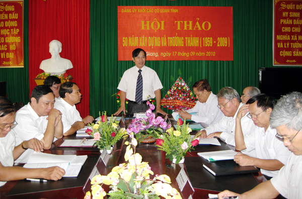 Hội thảo cuốn sách Truyền thống 50 năm Đảng bộ Khối các cơ quan tỉnh (1959-2009).				 Ảnh: Tư liệu