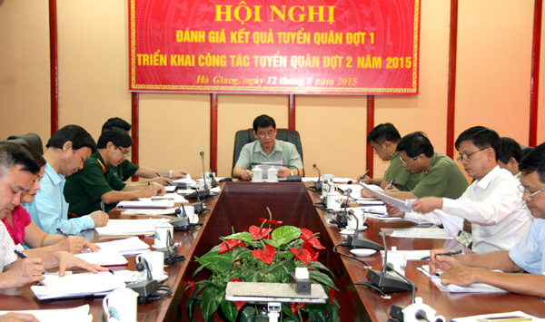 Đồng chí Đàm Văn Bông, Chủ tịch UBND tỉnh chủ trì Hội nghị.