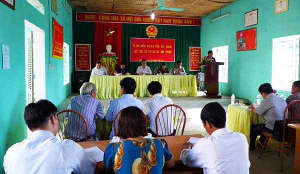 Toàn cảnh buổi tiếp xúc cử tri xã Bản Phùng (Hoàng Su Phì).