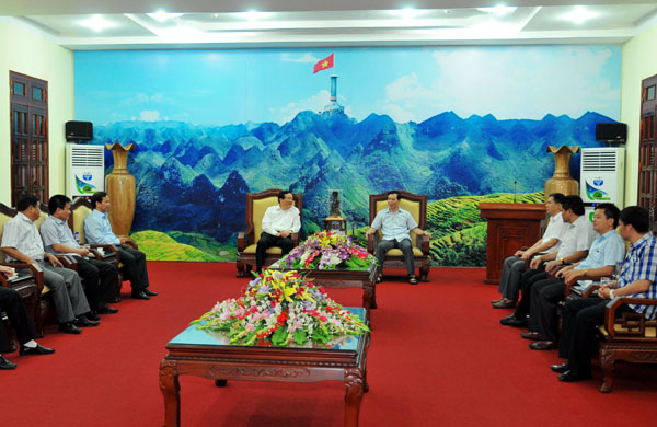 Bí thư Tỉnh ủy Triệu Tài Vinh cùng các đồng chí lãnh đạo tỉnh tiếp xã giao đồng chí Nguyễn Hòa Bình, Ủy viên T.Ư Đảng, Viện trưởng Viện KSND Tối cao và đoàn công tác tại Trụ sở Tỉnh ủy.
