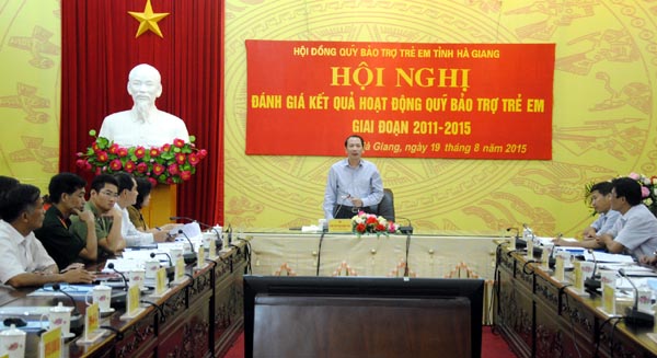Phó Chủ tịch UBND tỉnh Trần Đức Quý phát biểu kết luận Hội nghị.  