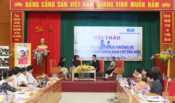 Các em học sinh trường THPT Mèo Vạc trao đổi các ý kiến tại Hội thảo.