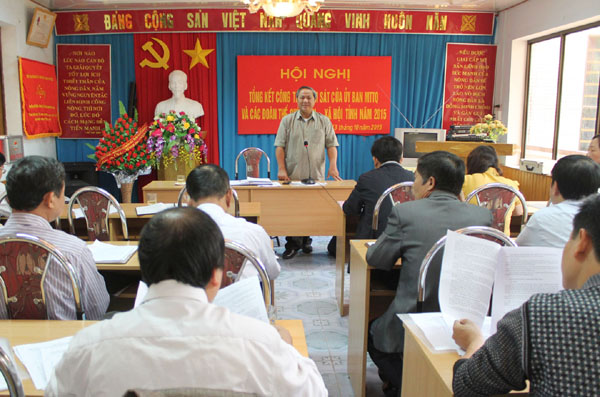 Chủ tịch Ủy ban MTTQ tỉnh Bàn Đức Vinh gợi ý các vấn đề cần  thảo luận tại Hội nghị.