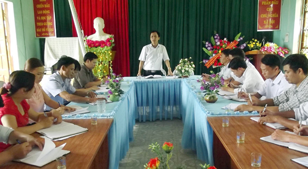Lãnh đạo huyện Hoàng Su Phì kiểm tra công tác triển khai thực hiện Nghị quyết Đại hội huyện tại xã Bản Péo.