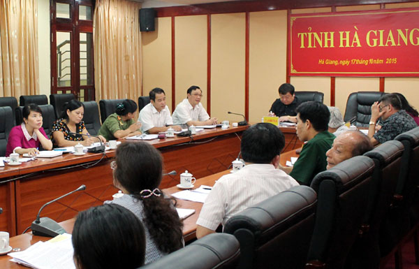 Đồng chí Thào Hồng Sơn và các đại biểu dự tại điểm cầu của tỉnh.
