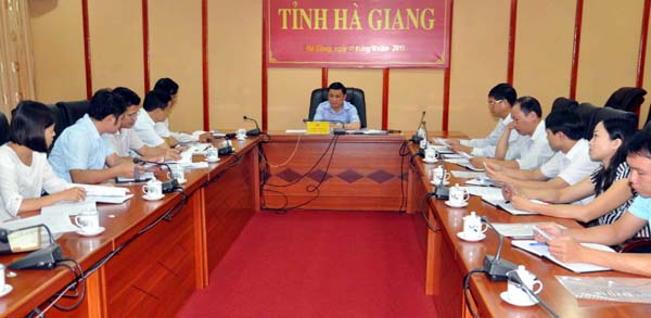 Phó Chủ tịch UBND tỉnh Nguyễn Minh Tiến chủ trì tại điểm cầu Hà Giang.