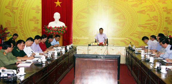 Phó Chủ tịch UBND tỉnh Nguyễn Minh Tiến phát biểu kết luận cuộc họp.