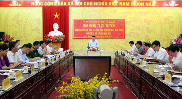 Đồng chí Nguyễn Minh Tiến, Ủy viên BTV Tỉnh ủy, Phó Chủ tịch UBND tỉnh phát biểu kết luận hội nghị.