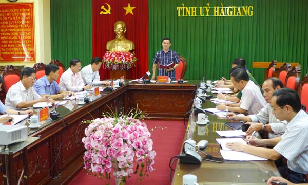 Bí thư Tỉnh ủy Triệu Tài Vinh kết luận buổi làm việc với BCS Đảng UBND tỉnh về tình hình phát triển hệ thống chợ, công tác xúc tiến thương mại và phát triển kinh tế biên mậu giai đoạn 2010 - 2015