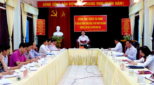 Bí thư Tỉnh ủy Triệu Tài Vinh kết luận buổi làm việc với BTV Huyện ủy Mèo Vạc.