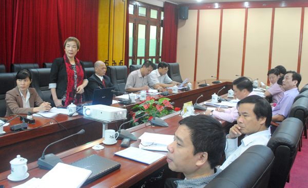Đại diện Viện Y học bản địa Việt Nam trình bày ý tưởng phát triển cây dược liệu bản địa. 