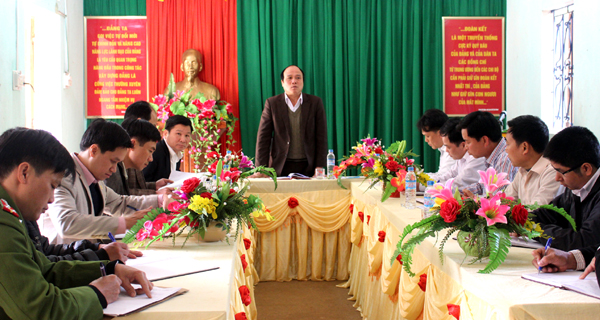 Đồng chí Lê Quang Minh, Chủ nhiệm UBKT Tỉnh ủy phát biểu kết luận buổi làm việc tại xã Ngam La (Yên Minh).