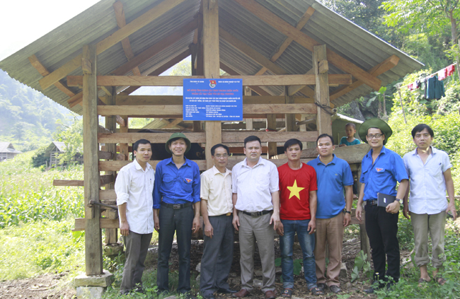 Đoàn công tác kiểm tra giám sát thực hiện dự án.