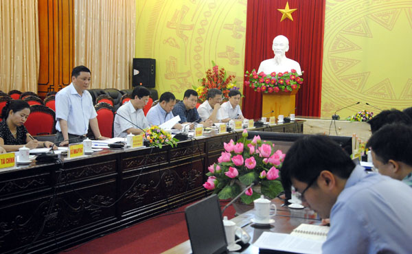 Phó Chủ tịch UBND tỉnh Nguyễn Minh Tiến phát biểu tại buổi làm việc.