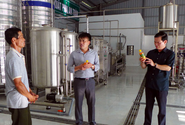 Bí thư Tỉnh ủy Triệu Tài Vinh cùng đoàn công tác kiểm tra tiến độ sản xuất Nhà máy nước trái cây tại thị trấn Vị Xuyên do Công ty Cổ phần xuất nhập khẩu Dược Bảo Châu đầu tư.