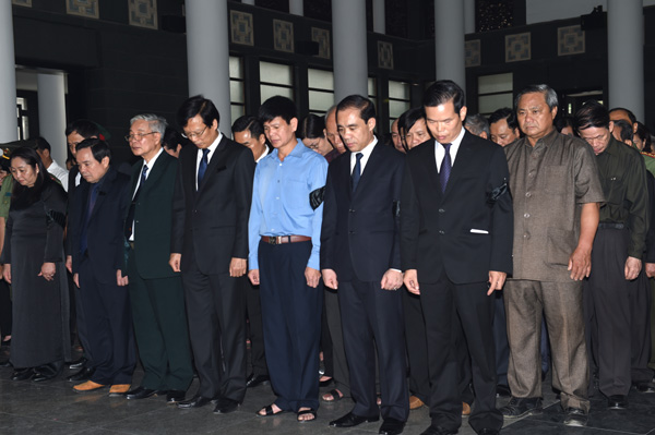 Các đồng chí lãnh đạo tỉnh Hà Giang và Tuyên Quang dự Lễ truy điệu đồng chí Phạm Đình Dy.