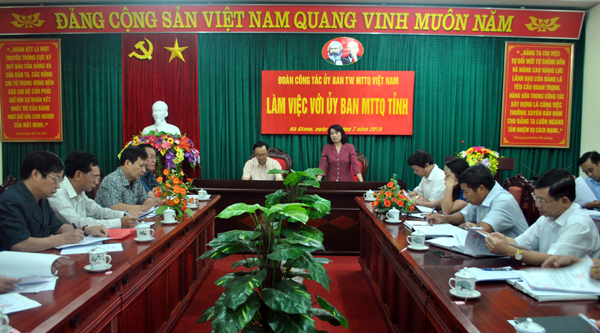 Đồng chí Bùi Thị Thanh, Phó Chủ tịch Ủy ban T.Ư MTTQ Việt Nam phát biểu tại buổi làm việc.