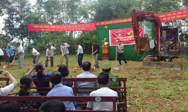 Buổi lễ khởi công xây dựng bia tưởng niệm các Anh hùng liệt sĩ xã Vô Điếm. 