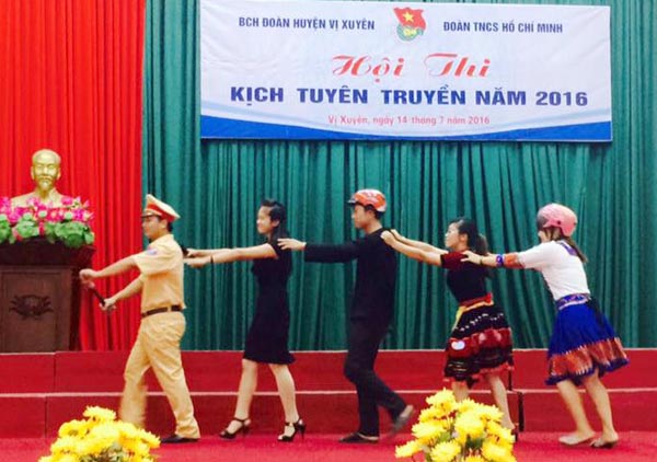 Một tiểu phẩm tuyên truyền về Luật an toàn giao thông tại Hội thi.